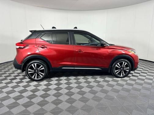 2020 Nissan Kicks SR