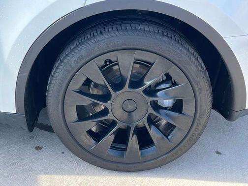 2025 Tesla Model Y Long Range Dual Motor Rear-Wheel Drive