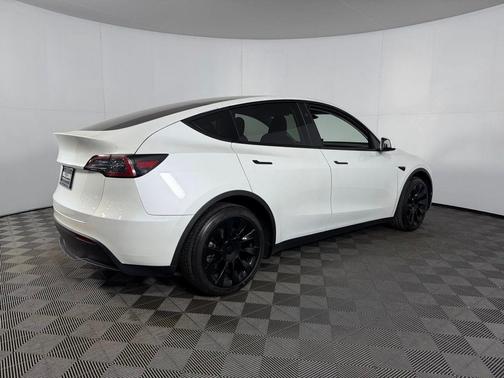 2025 Tesla Model Y Long Range Dual Motor Rear-Wheel Drive