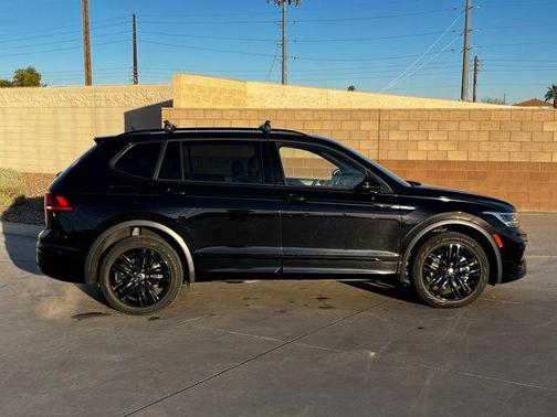 2022 Volkswagen Tiguan 2.0T SE R-Line Black