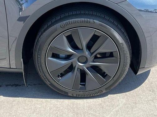 2024 Tesla Model Y Long Range Dual Motor All-Wheel Drive
