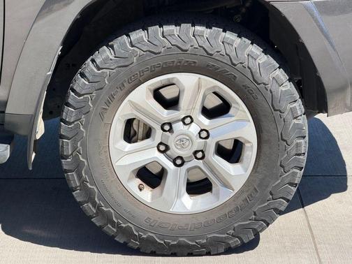 Magnetic Gray Metallic 2019 Toyota 4Runner SR5 Premium