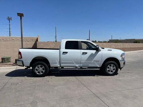 Bright White Clearcoat 2024 RAM 2500 Big Horn Crew Cab 4x4 6'4' Box