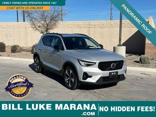 2023 Volvo XC40 B5 Plus Dark Theme