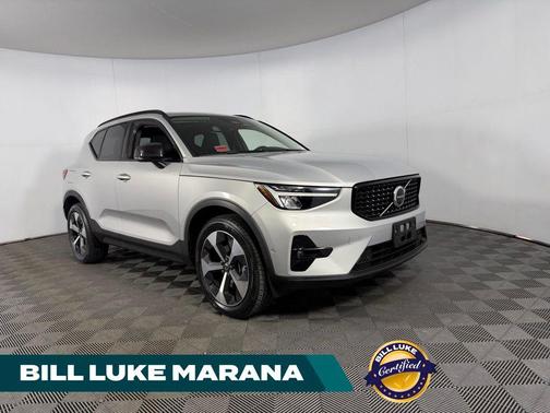 Silver Dawn Metallic 2023 Volvo XC40 B5 Plus Dark Theme