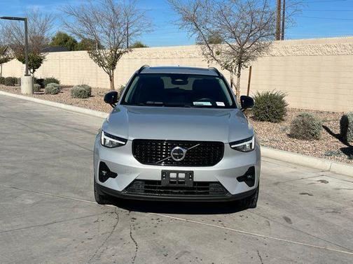 2023 Volvo XC40 B5 Plus Dark Theme