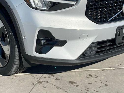 2023 Volvo XC40 B5 Plus Dark Theme