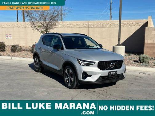 2023 Volvo XC40 B5 Plus Dark Theme