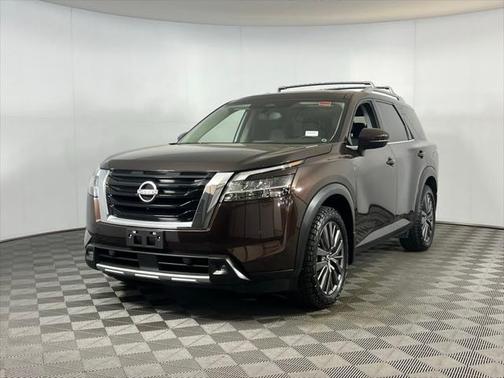 2022 Nissan Pathfinder SL 2WD