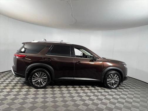 2022 Nissan Pathfinder SL 2WD