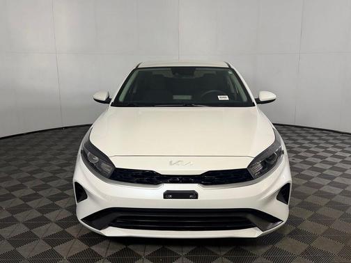Snow White Pearl 2023 Kia Forte LXS