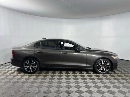 2024 Volvo S60 B5 Core Dark Theme