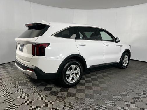 2024 Kia Sorento LX