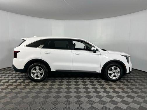 2024 Kia Sorento LX