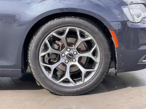 2018 Chrysler 300 Touring