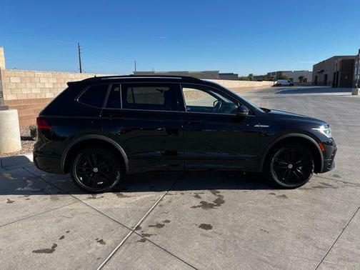 2022 Volkswagen Tiguan 2.0T SE R-Line Black
