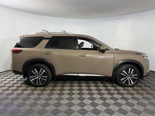2024 Nissan Pathfinder Platinum FWD