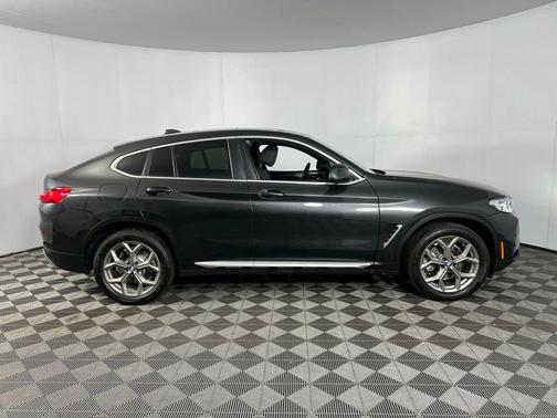 2025 BMW X4 xDrive30i