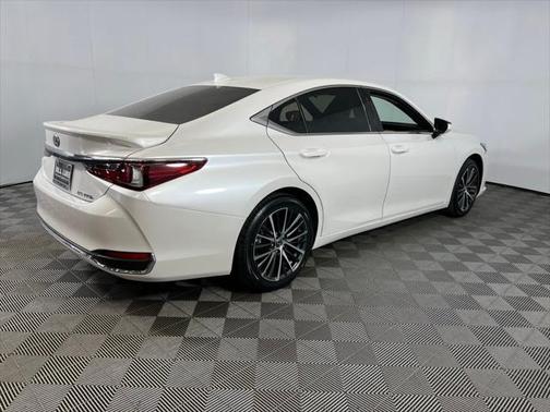 2024 Lexus ES 300h Base