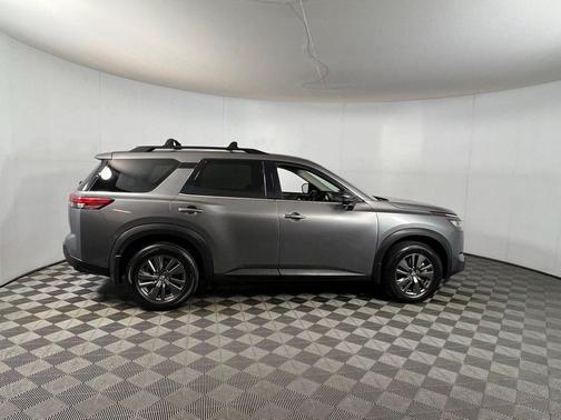2022 Nissan Pathfinder SV 2WD