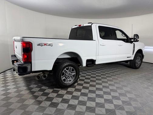 Oxford White 2024 Ford F-250 Lariat