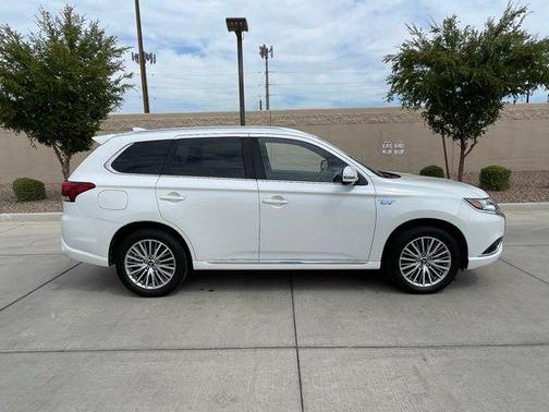2022 Mitsubishi Outlander PHEV SEL