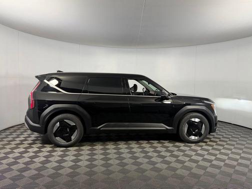 Aurora Black Pearl 2024 Kia EV9 Light Long Range