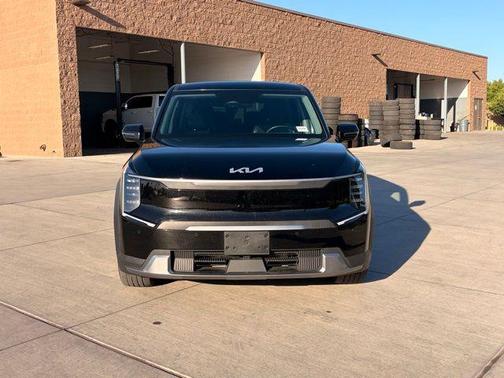 Aurora Black Pearl 2024 Kia EV9 Light Long Range
