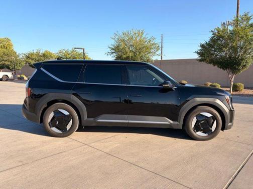 Aurora Black Pearl 2024 Kia EV9 Light Long Range