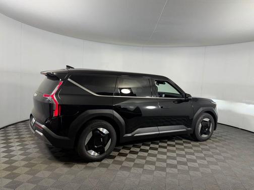 Aurora Black Pearl 2024 Kia EV9 Light Long Range