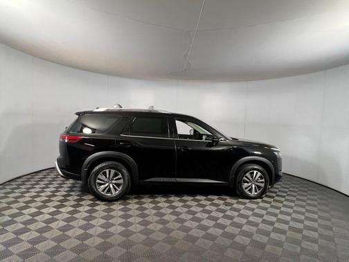 2023 Nissan Pathfinder SL FWD