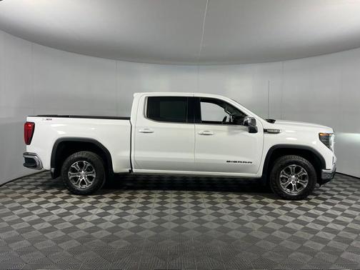 Summit White 2023 GMC Sierra 1500 SLE