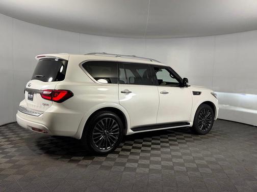 2024 INFINITI QX80 SENSORY AWD