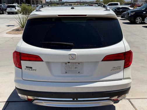 White Diamond Pearl 2017 Honda Pilot Elite