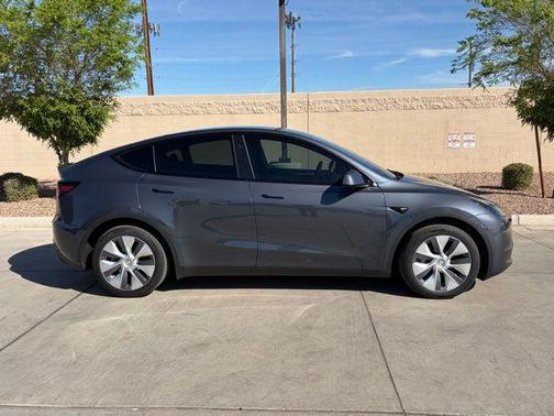 2024 Tesla Model Y Long Range Dual Motor All-Wheel Drive