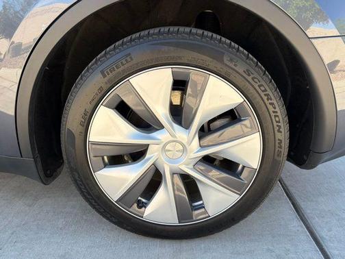 2024 Tesla Model Y Long Range Dual Motor All-Wheel Drive