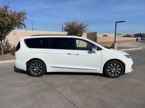 2022 Chrysler Pacifica L