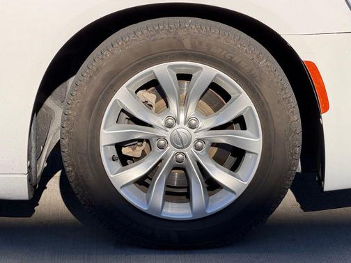 2015 Chrysler 300 Limited