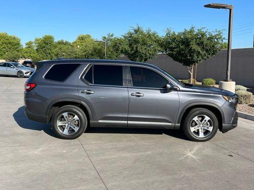 Modern Steel Metallic 2024 Honda Pilot EX-L 7 Passenger