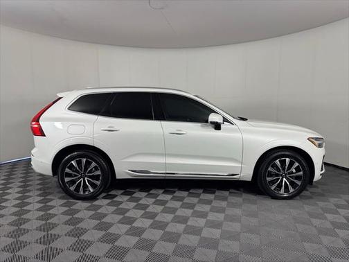 2023 Volvo XC60 B5 Plus Bright Theme