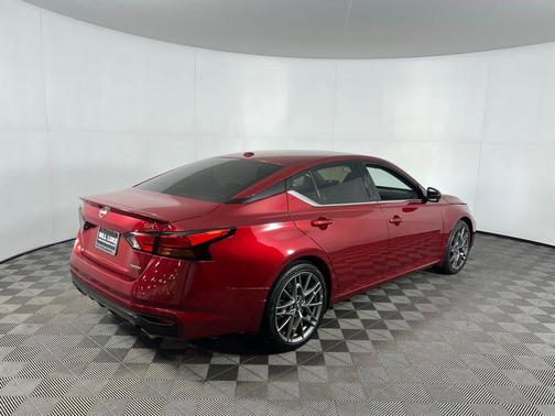 2024 Nissan Altima SR VC-Turbo FWD