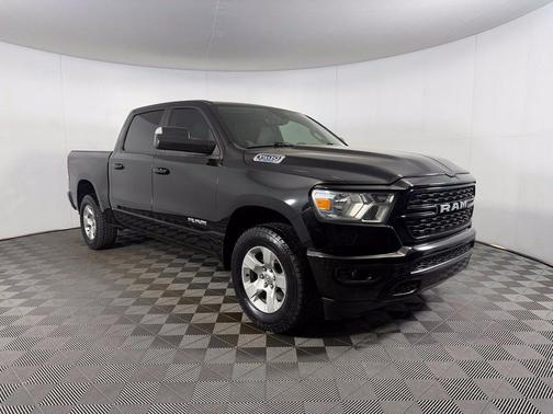 Diamond Black Crystal Pearlcoat 2023 RAM 1500 Big Horn/Lone Star