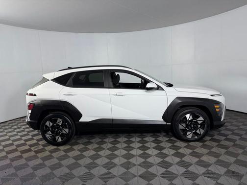 Atlas White 2024 Hyundai KONA SEL