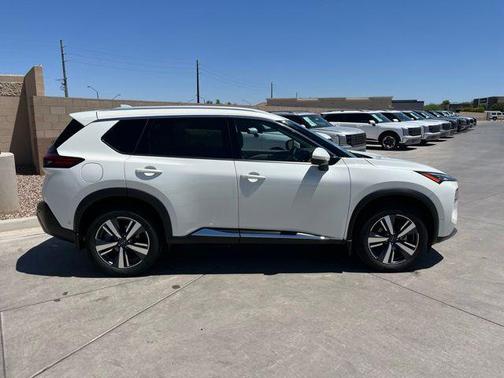 Pearl White Tricoat 2023 Nissan Rogue SL