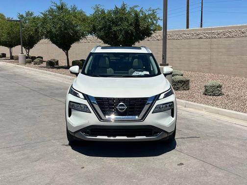 Pearl White Tricoat 2023 Nissan Rogue SL