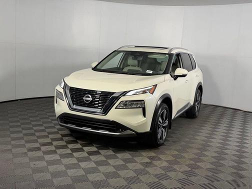 Pearl White Tricoat 2023 Nissan Rogue SL