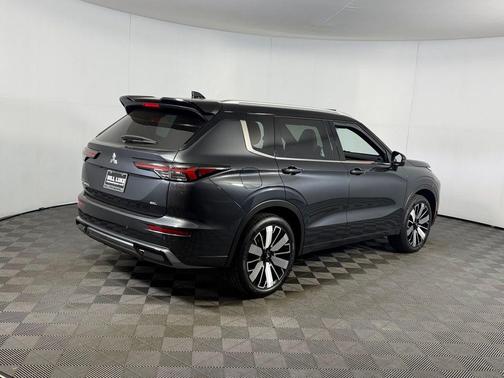 Graphite Gray Metallic/Black Roof 2025 Mitsubishi Outlander SEL