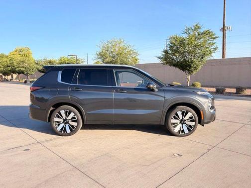 Graphite Gray Metallic/Black Roof 2025 Mitsubishi Outlander SEL