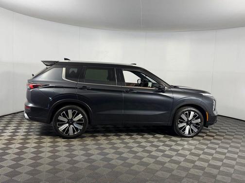 Graphite Gray Metallic/Black Roof 2025 Mitsubishi Outlander SEL