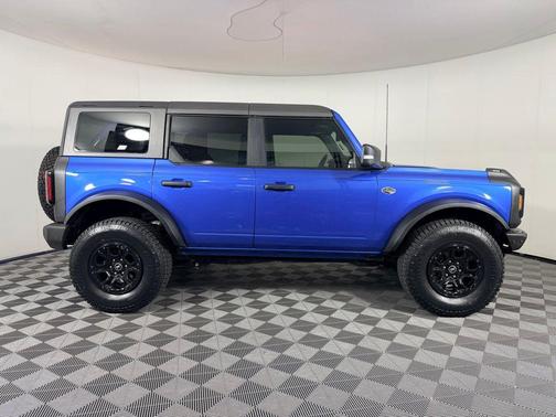 Velocity Blue Metallic 2022 Ford Bronco Wildtrak